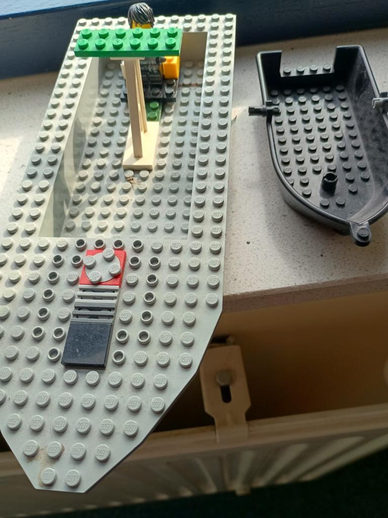 2 Lego bootjes - Politieboot en kleine boot, Lego, Ophalen of Verzenden, City, Gebruikt