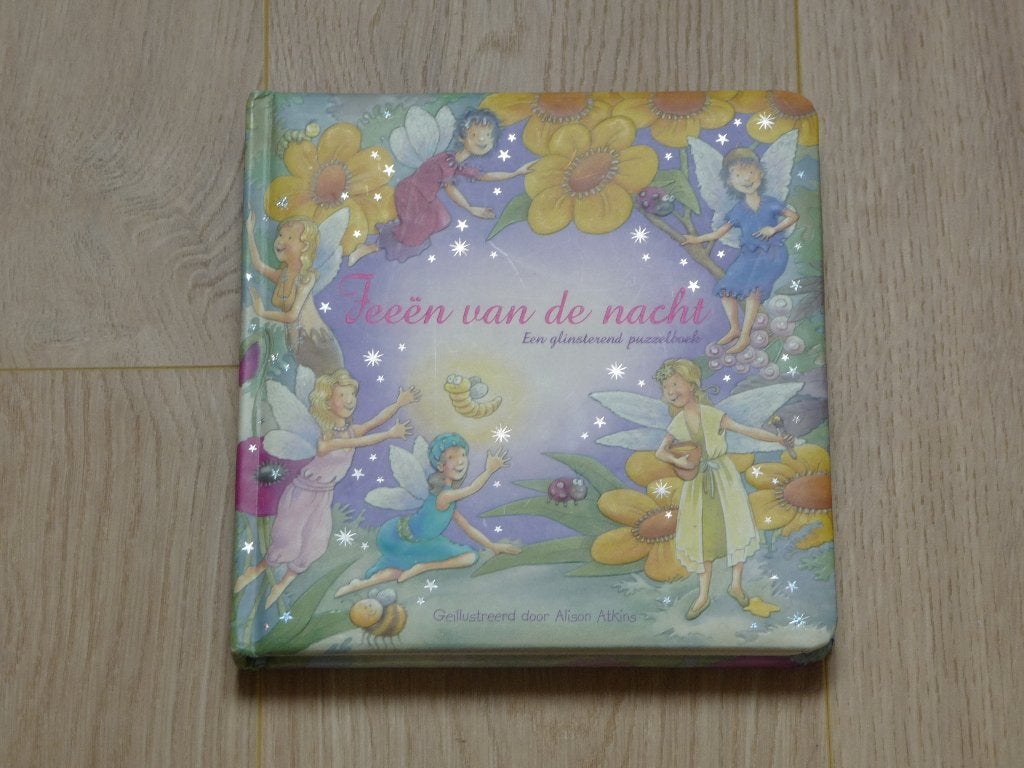 Feeën van de nacht Een glinsterend puzzelboek (Geïllustreerd, Ophalen of Verzenden, Gelezen, Fictie algemeen
