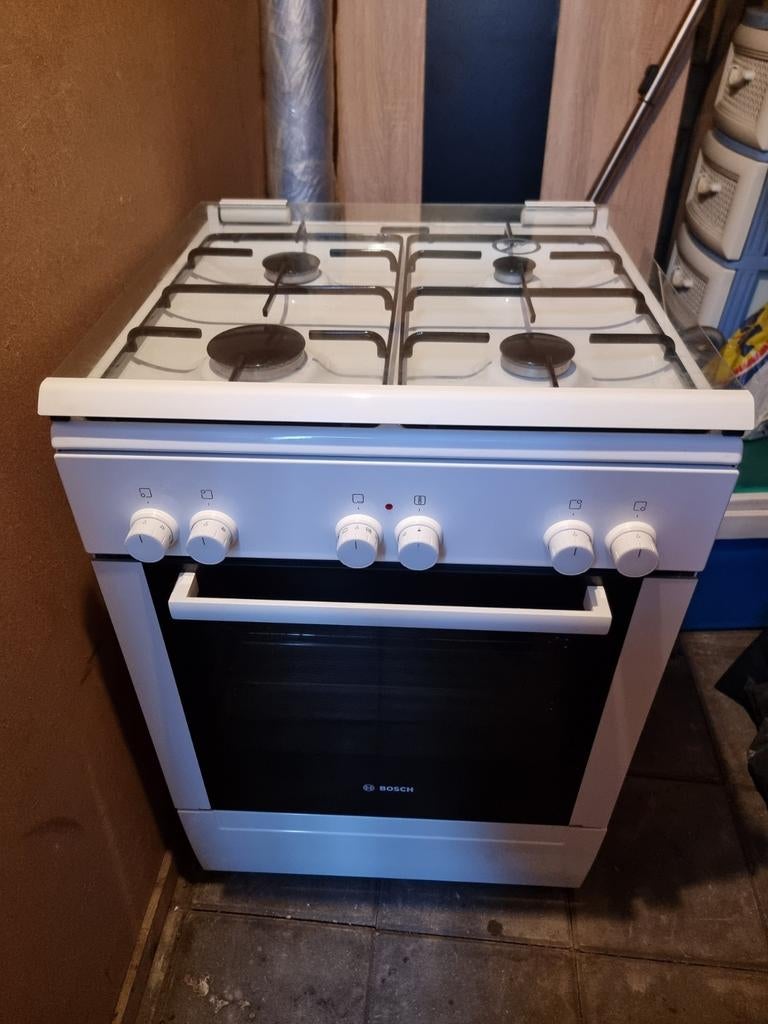 Bosch gasfornuis met heteluchtoven, Zo goed als nieuw, Gas, Vrijstaand, 85 tot 90 cm