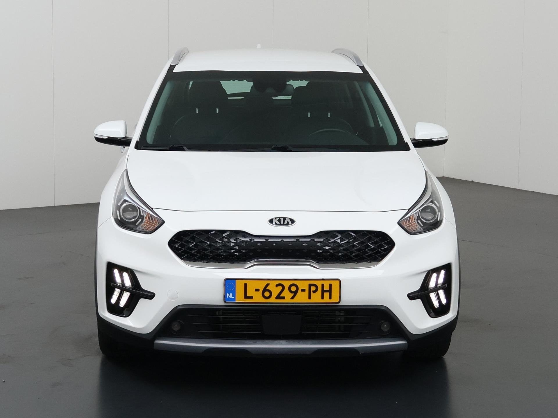 Foto 3 van Kia Niro 1.6 GDi Hybrid DynamicLine | Trekhaak | Navigatie |