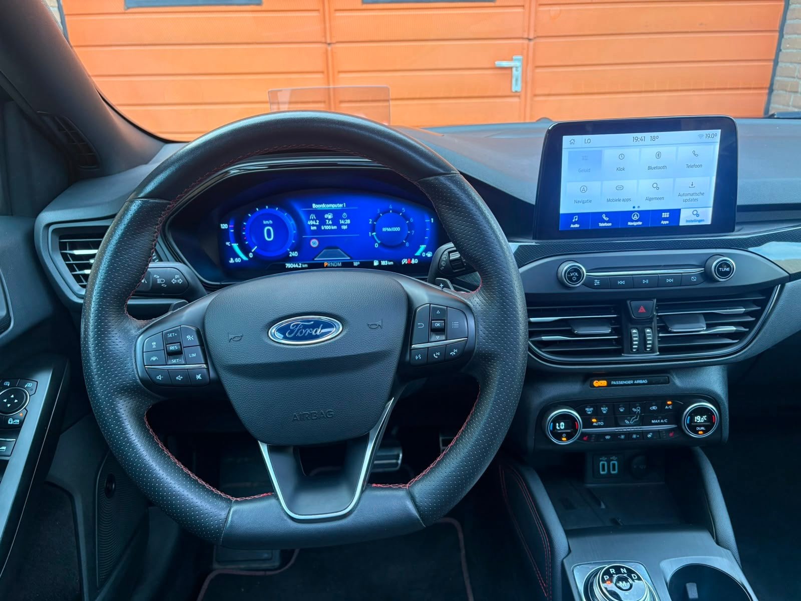 Ford Focus Wagon 1.5 EcoBoost ST Line / Panorama dak!, Auto's, Ford, 1345 kg, Stof, Zwart, Zwart