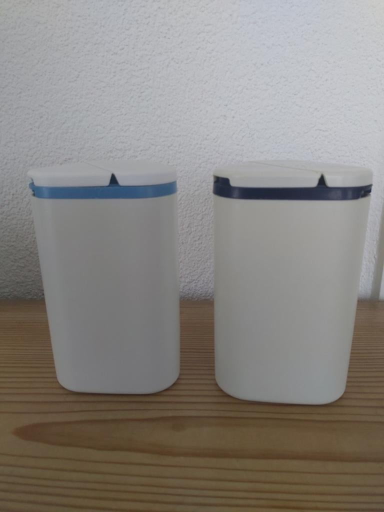 2 Tupperware delta bussen, strooibussen, Ophalen of Verzenden, Gebruikt, Blauw, Bus of Trommel