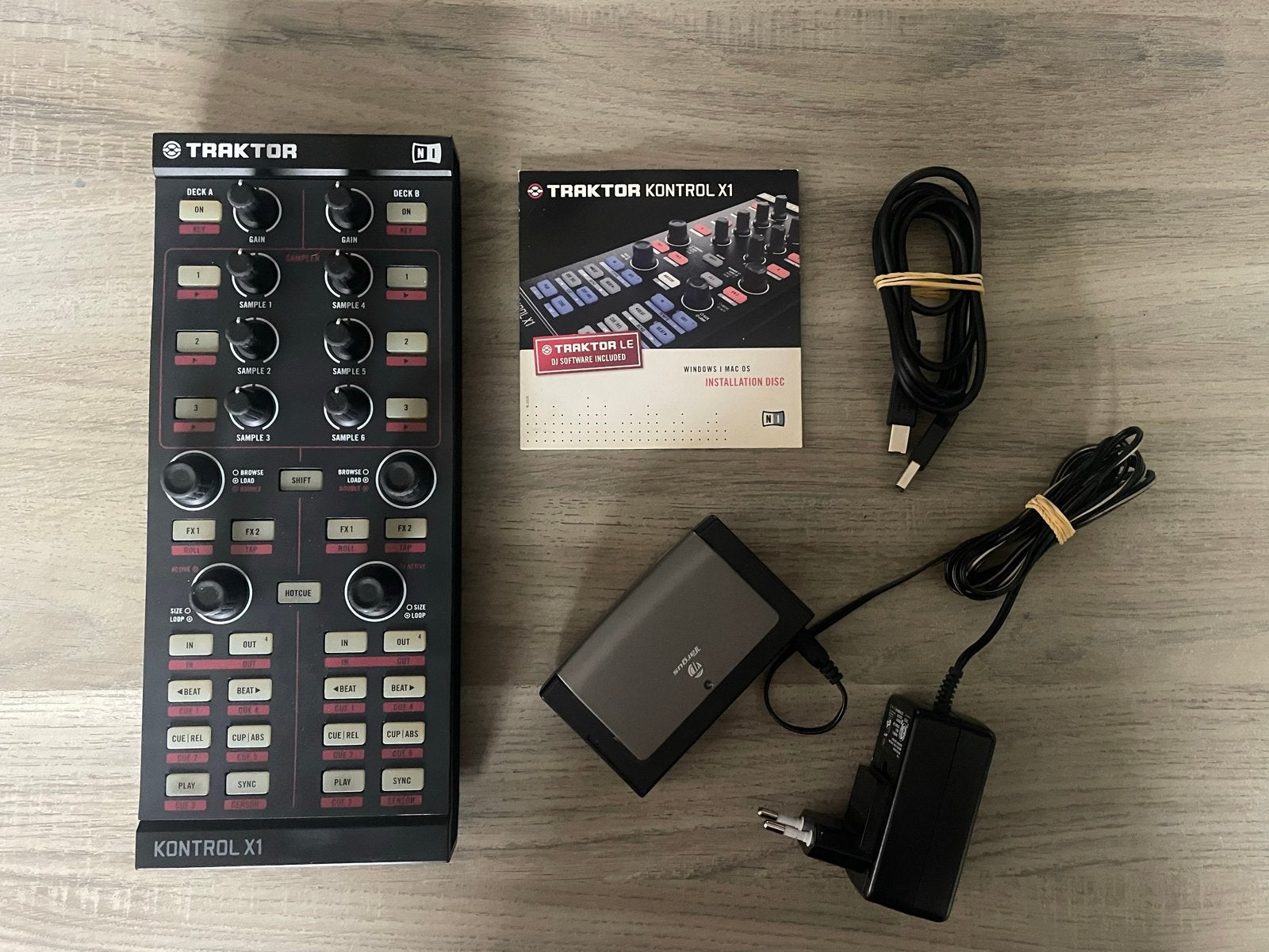 Traktor Kontrol X1 DJ Controller - Native Instruments, Muziek en Instrumenten, Ophalen of Verzenden, Dj-set, Overige merken