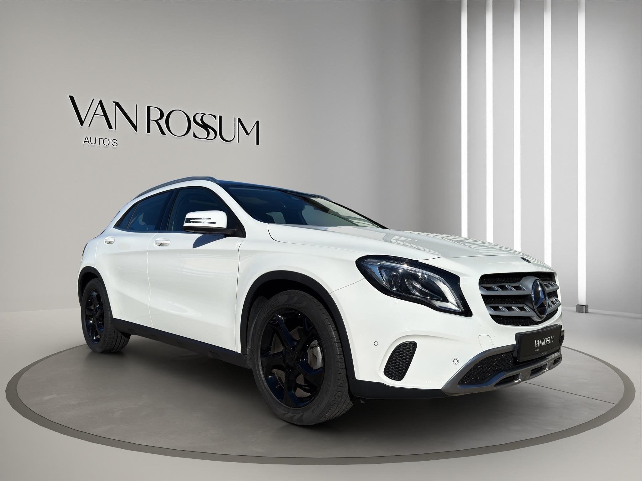 Mercedes-Benz GLA-klasse 180 Premium | Pano | Leder sportsto, Auto's, Gebruikt, 4 cilinders, 1595 cc, Bedrijf