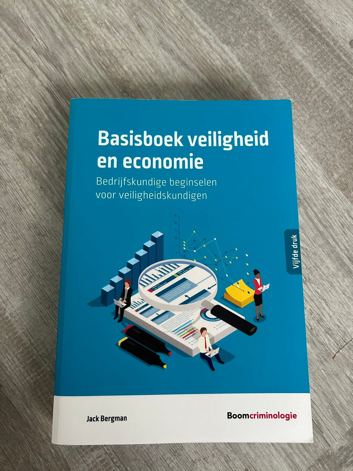 J.H.A.M. Bergman - Basisboek veiligheid en economie, Boeken, Studieboeken en Cursussen, Zo goed als nieuw, Ophalen of Verzenden