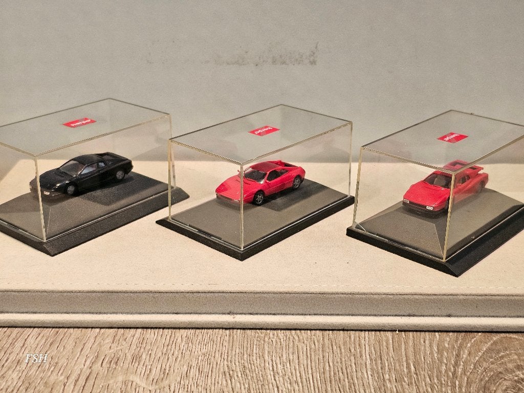Ferrari 1:87, diverse modellen in Herpa vitrine., Ophalen of Verzenden, Zo goed als nieuw, Auto, Herpa