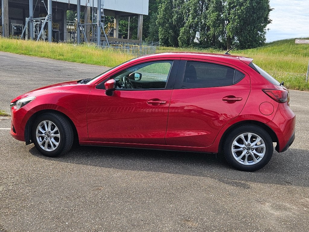 Mazda 2 1.5L  55KW 2015 Rood    Soul Red, Stof, 74 pk, 4 cilinders, Handgeschakeld