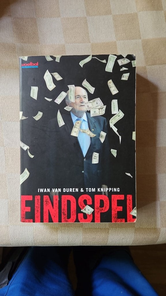 voetbalboek sportboek Eindspel van VI International, Ophalen of Verzenden, Gelezen, Balsport