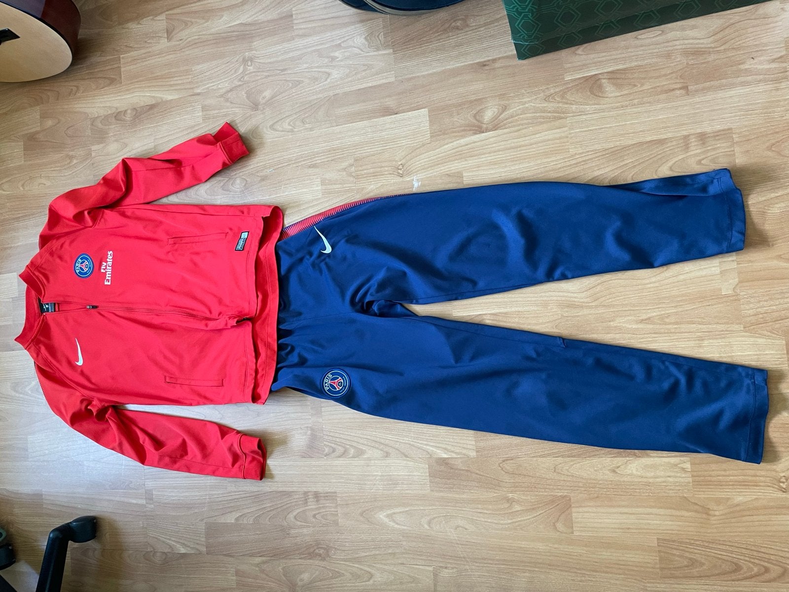 PSG Trainingspak Rood/Blauw - kids Maat XL (158-170 cm), Ophalen of Verzenden, Zo goed als nieuw