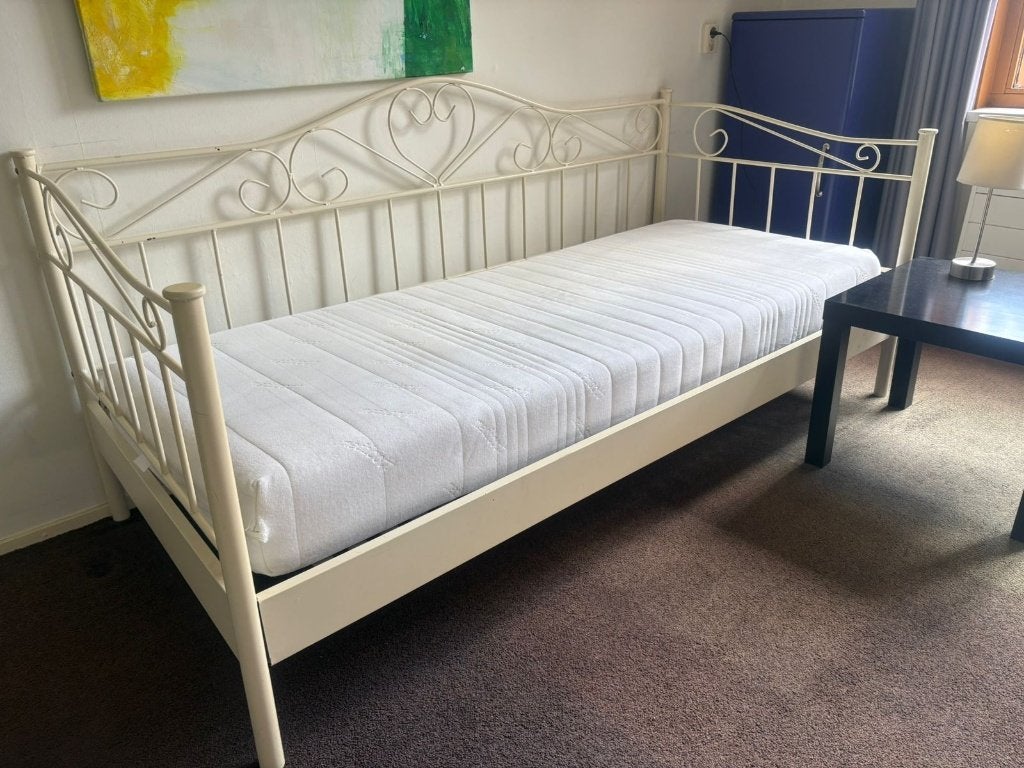 Charmant wit ledikant, Ophalen, Gebruikt, 90 cm, Eenpersoons