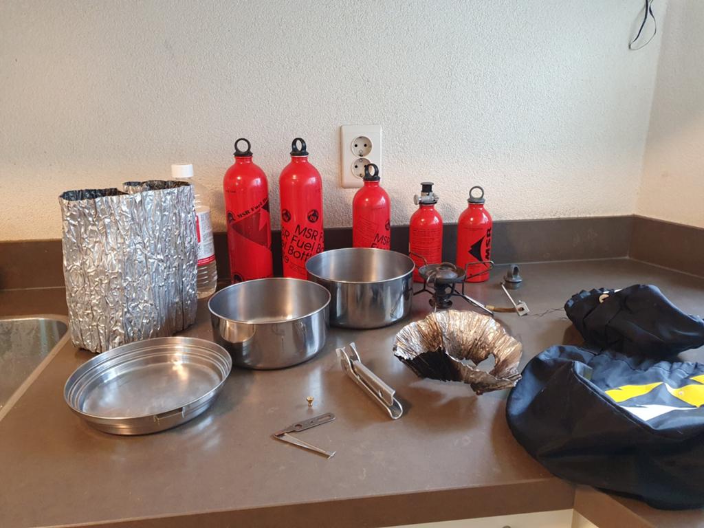 MSR Whisperlite International brander met pannen en flessen, Ophalen of Verzenden, Gebruikt