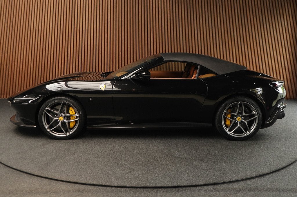 Ferrari Roma Spider 3.9 V8 Passenger display Carbon Daytona, Automaat, Achterwielaandrijving, Cabriolet, 4 stoelen