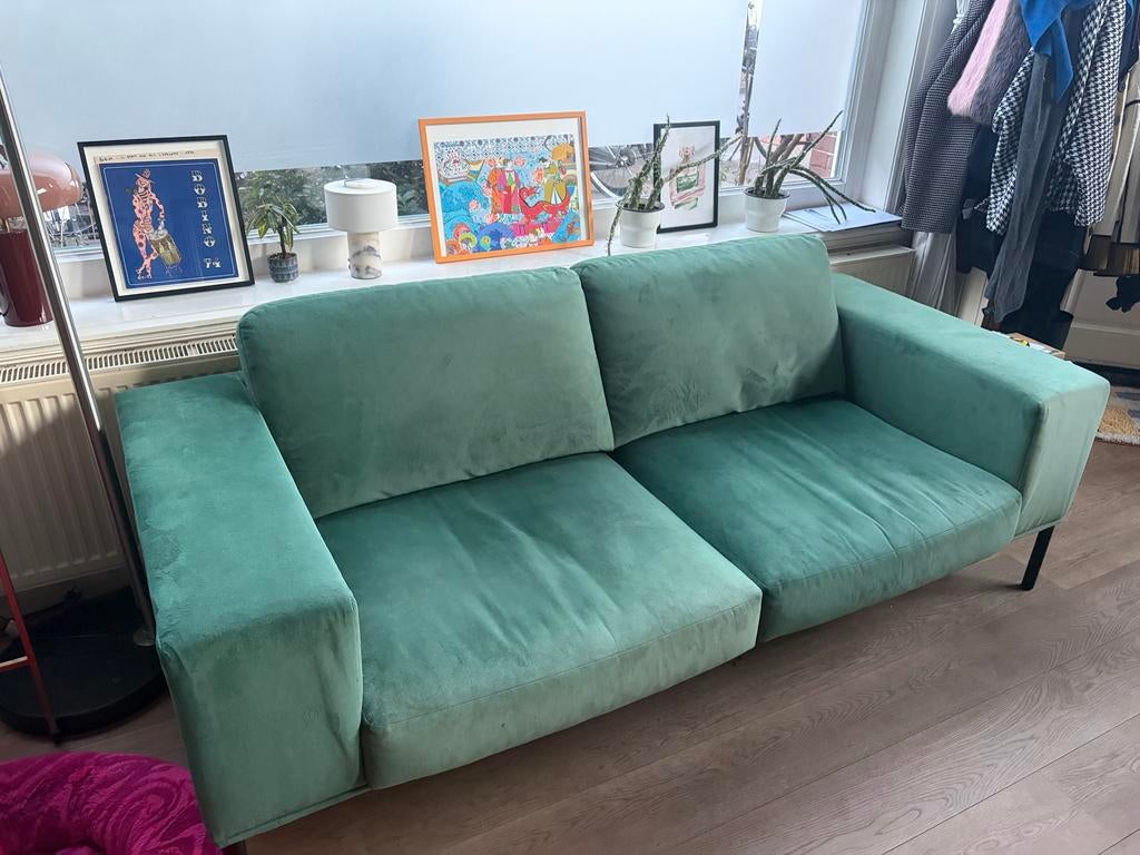 2 seat green velvet sofa originally from decor, Huis en Inrichting, Banken | Bankstellen, Ophalen, Gebruikt, Tweepersoons, 75 tot 100 cm