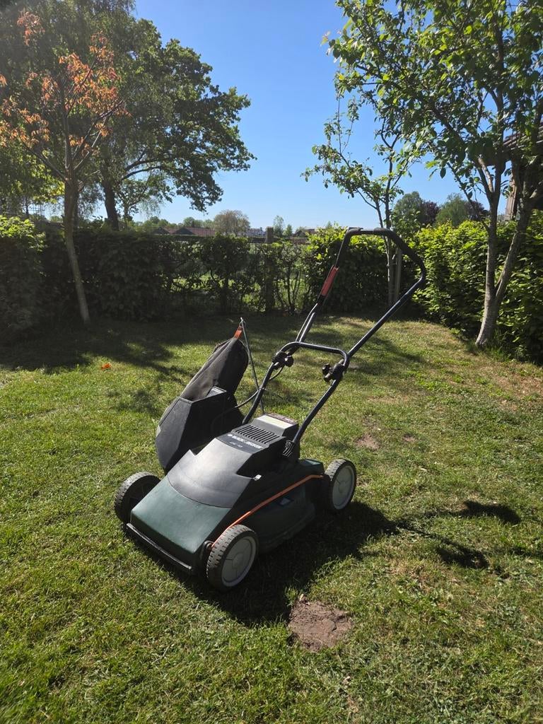 Black & Decker elektrische grasmaaier met accu, Tuin en Terras, Ophalen, Cirkelmaaier, Gebruikt, Accu-grasmaaier
