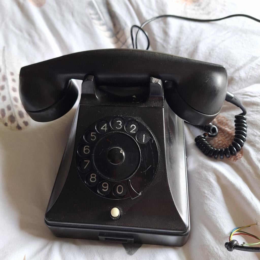 Vintage Bakelieten Telefoon met Draaischijf, Telecommunicatie, Vaste telefoons | Niet Draadloos, Ophalen, Niet werkend, Met draaischijf
