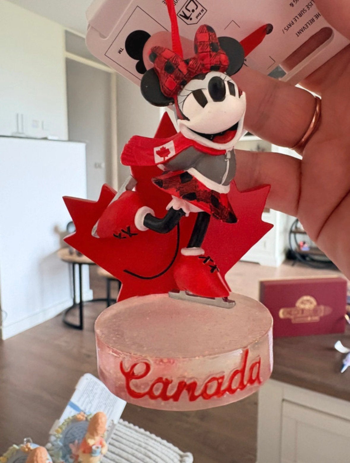 Disney sketchbook epcot canada minnie mouse ornament, Ophalen of Verzenden, Mickey Mouse, Zo goed als nieuw, Beeldje of Figuurtje