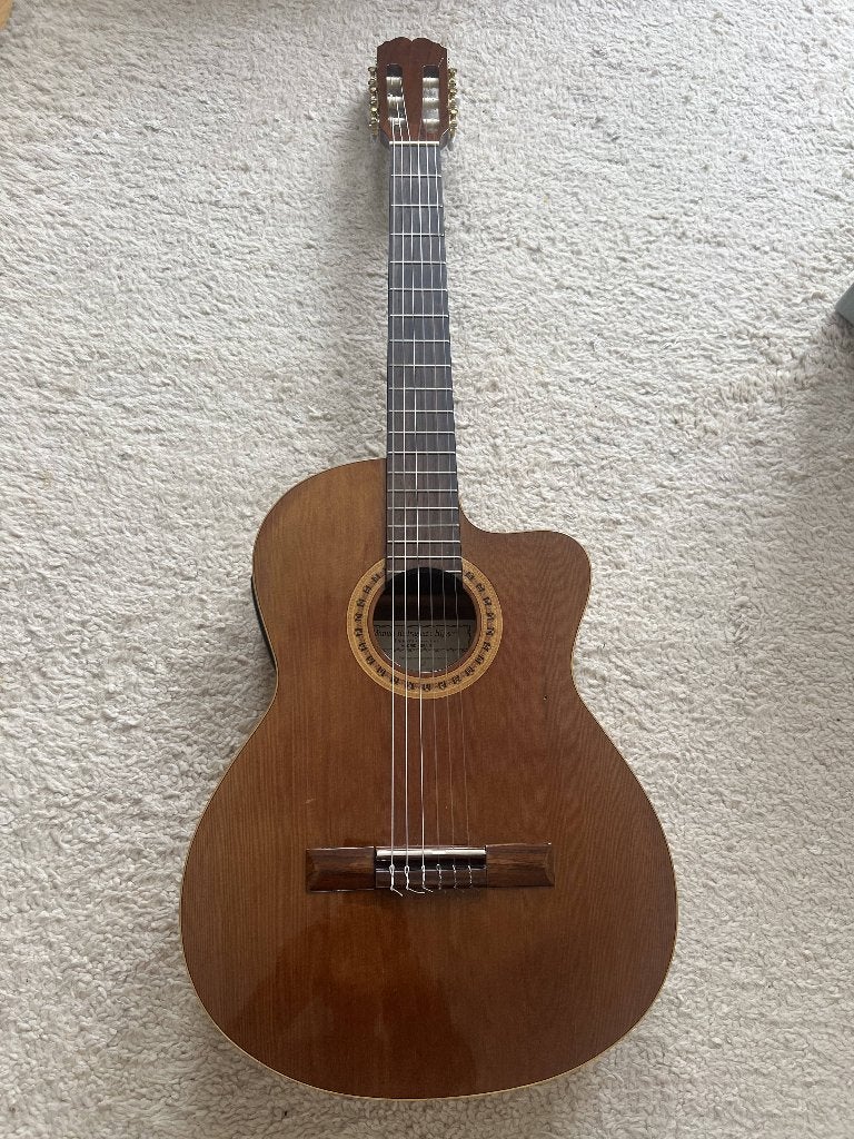 Spaanse acoustisch versterkte gitaar., Muziek en Instrumenten, Ophalen, Zo goed als nieuw, Klassieke of Spaanse gitaar, Met (piezo-)element