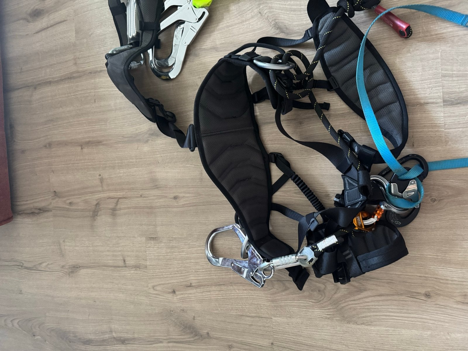 Petzl Avao Klimgordel met extra's, Sport en Fitness, Klimsport, Ophalen of Verzenden, Gebruikt, Klimsport-accessoire