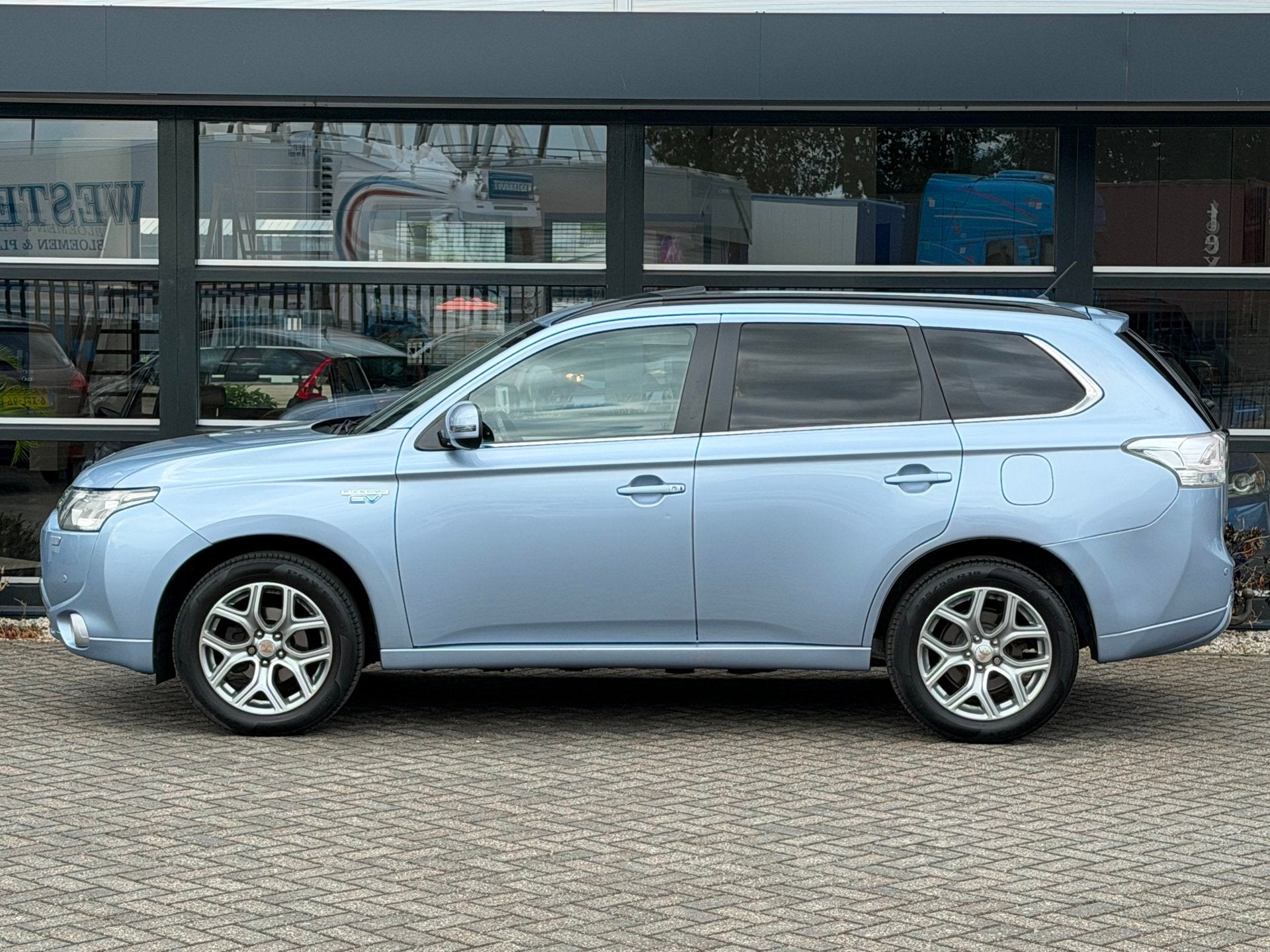 Mitsubishi Outlander 2.0 PHEV instyle Navi Trekhaak NAP APK, Zwart, 4 cilinders, Blauw, Vierwielaandrijving