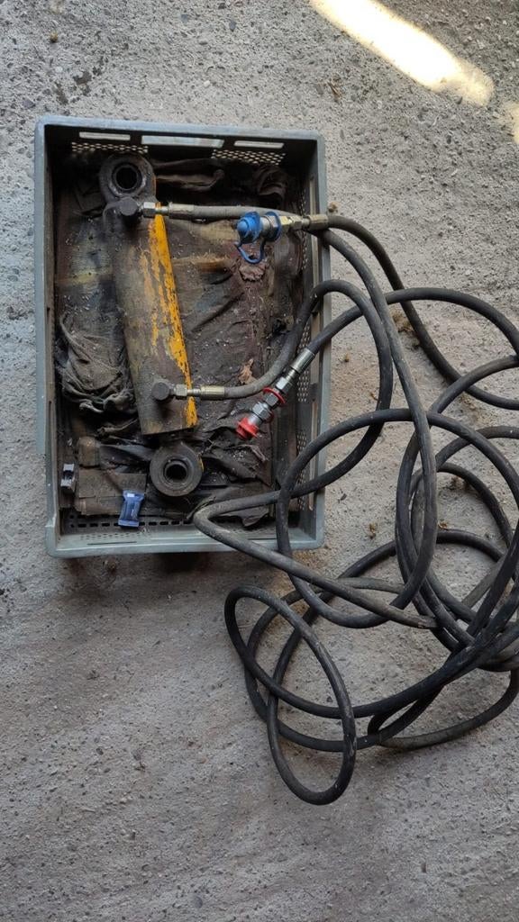 Hydraulische cilinder met slangen, Ophalen