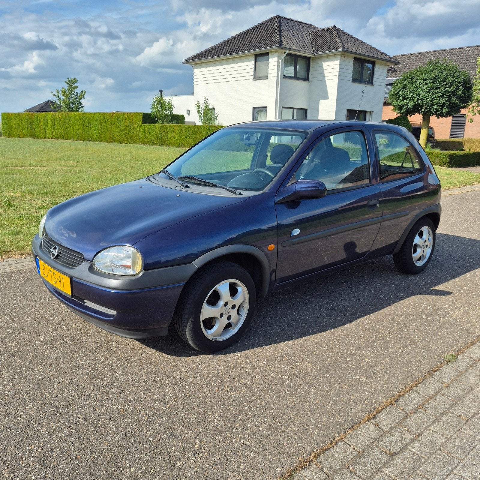Opel Corsa 1.2 I 16V 3D AUT 1999/ apk 09-05-2027/, Auto's, Opel, 450 kg, 31 €/maand, Blauw, Bedrijf