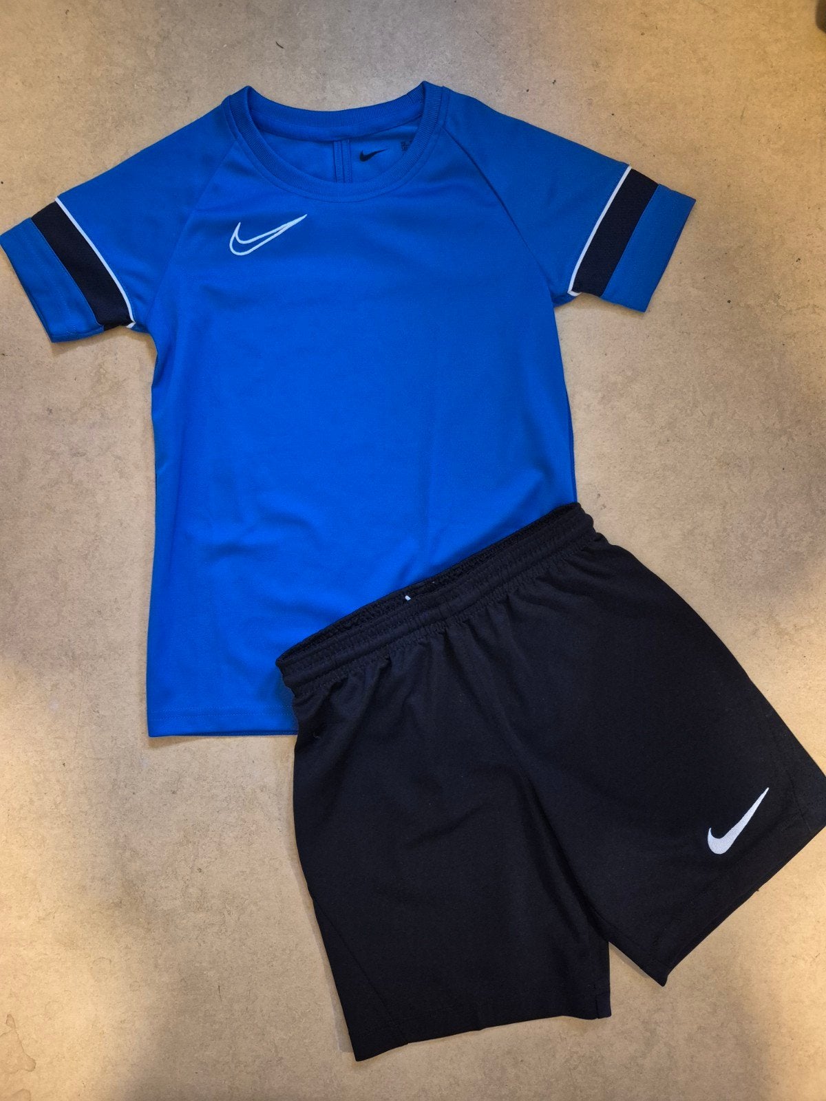 Nike t-shirt met short maat 122/128, Gebruikt, Ophalen of Verzenden, Setje, Nike