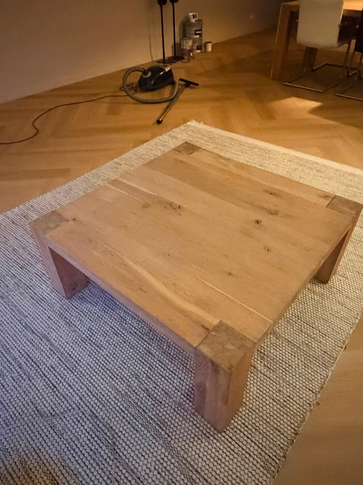 Robuuste houten salontafel - 100x100 cm, Ophalen, Gebruikt, 100 tot 150 cm, Vierkant