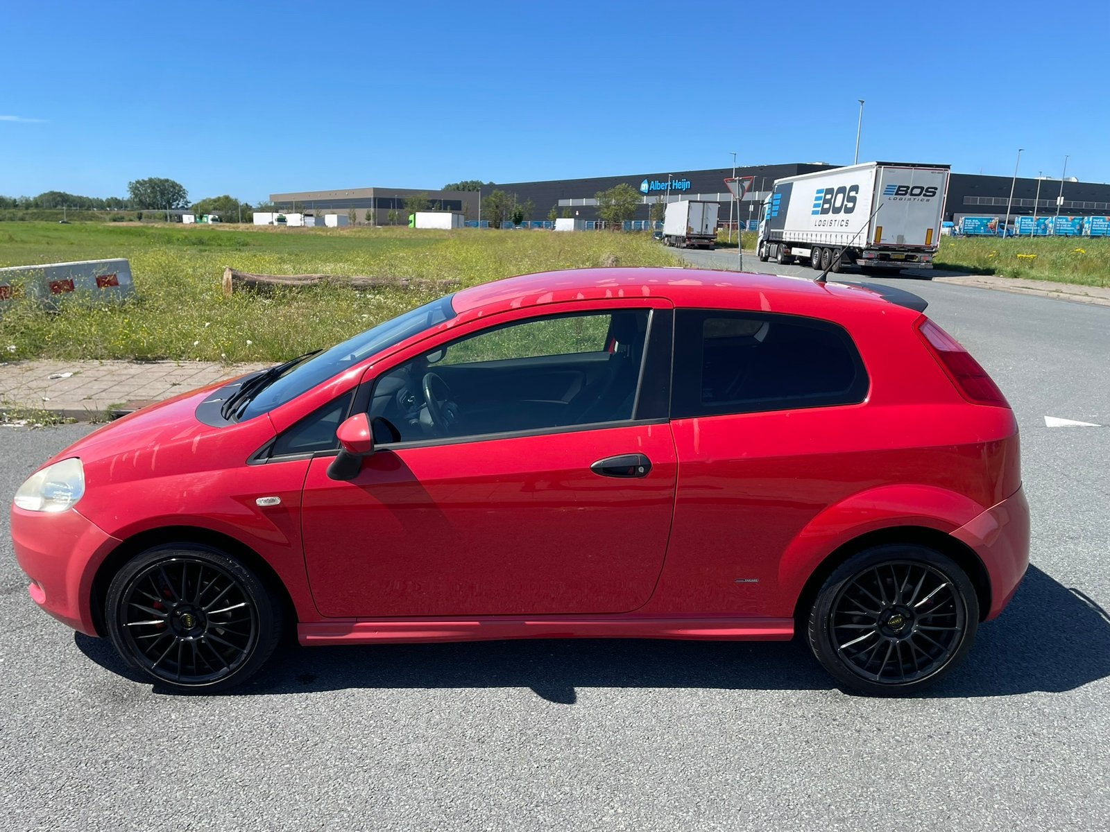 Fiat Punto 1.4 16V 3DR 2006 Rood, Voorwielaandrijving, Stof, 40 €/maand, Zwart