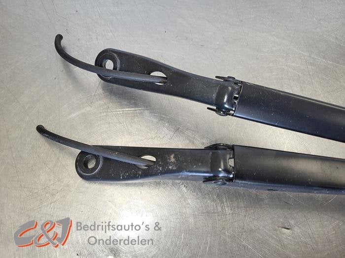 Ruitenwisserarm set van een Peugeot Partner, Gebruikt, -, -, Ophalen of Verzenden