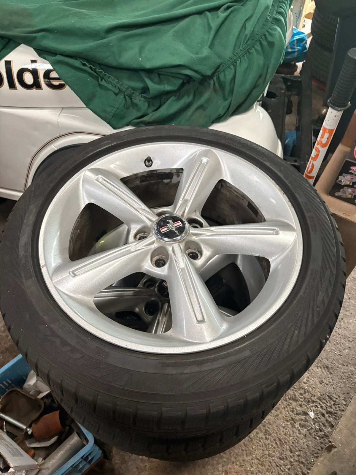 Winterset en all season set mustang s197 en s550, 18 inch, Gebruikt, Ford, Banden en Velgen