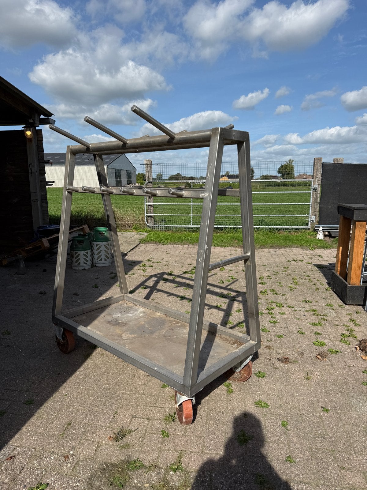 Stevige RVS kar op wielen, Ophalen