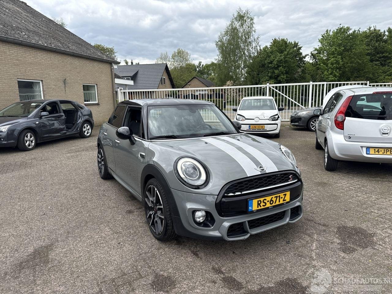 MINI Cooper 1.5 Cooper Chili Serious Business John Cooper Wo, Automaat, Petuelring 130 ,80809, München, Deutschland, Mini, Zilver of Grijs