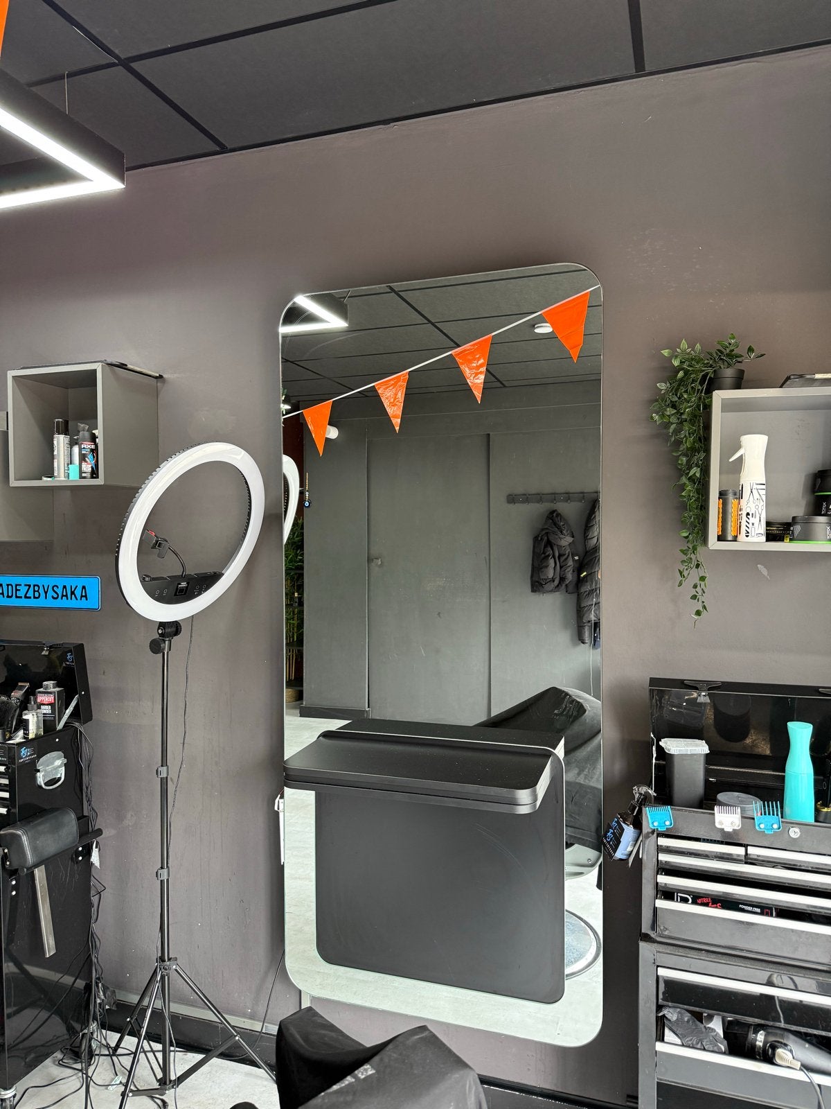 Grote spiegel met plank voor kapperszaak of salon, Ophalen, 200 cm of meer, Zo goed als nieuw, 75 tot 100 cm