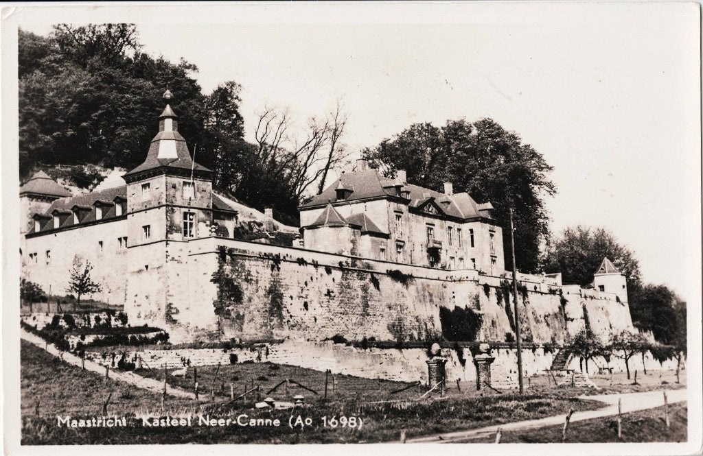 Maastricht – Kasteel Neer-Canne. Gelopen Monster 1955., Verzamelen, Ansichtkaarten | Nederland, Ophalen of Verzenden, 1940 tot 1960