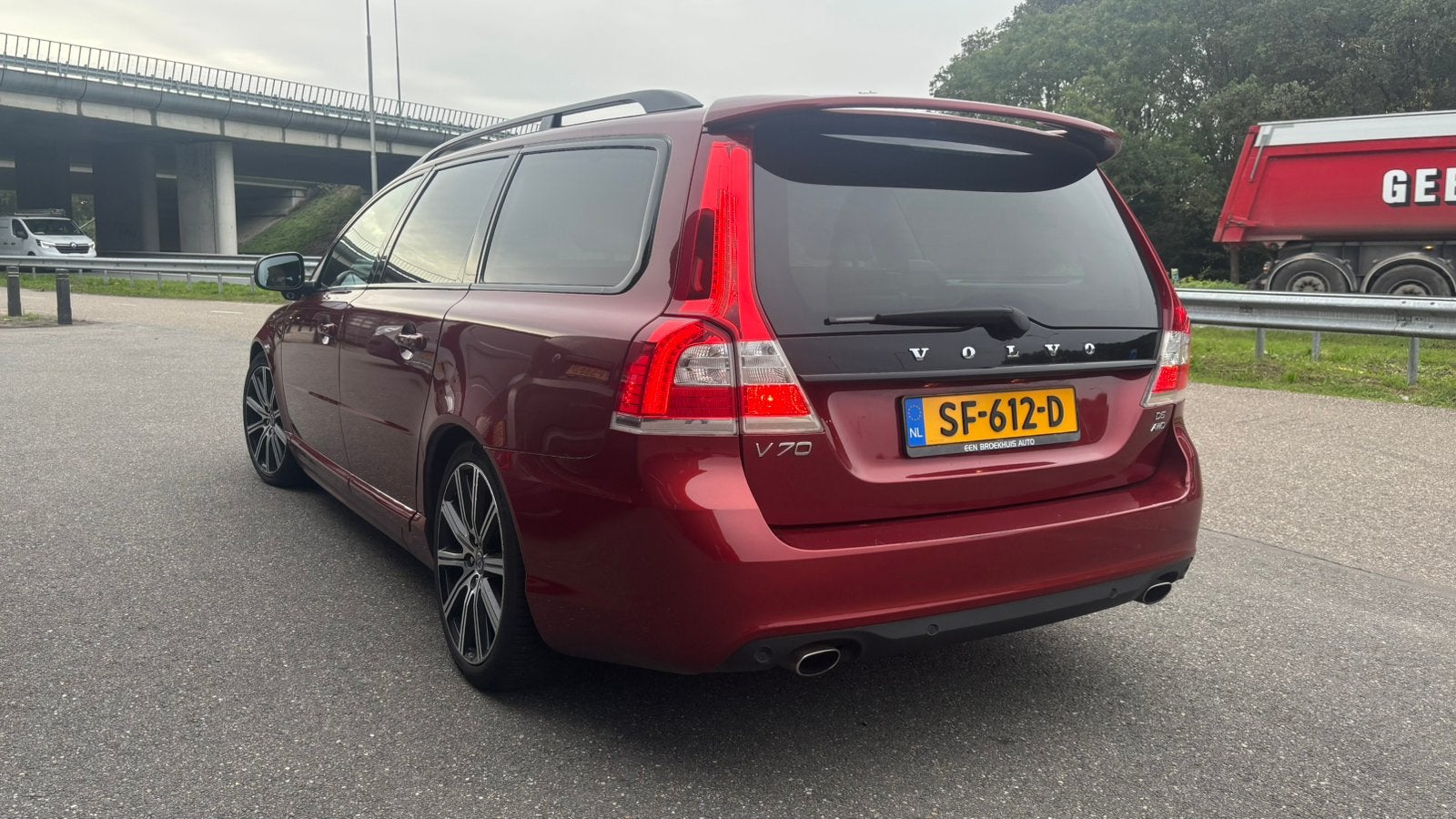 Volvo V70 2.4 D5 2014 Rood AWD dealer onderhouden, Automaat, Euro 5, Zwart, Diesel