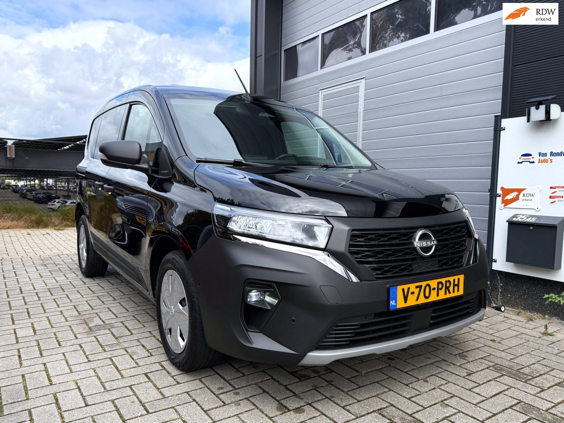 Nissan Townstar 1.3 TCe N-Connecta 130 pk - Full LED - Apple, Auto's, Dealer onderhouden, Gebruikt, 4 cilinders, Zwart
