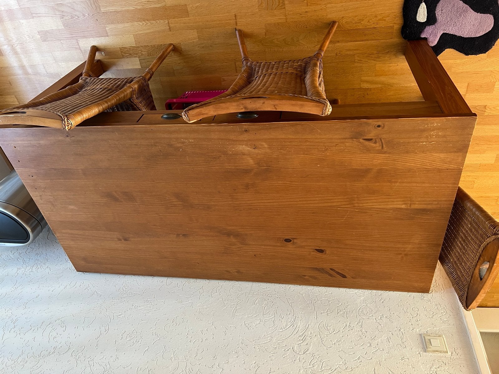 Houten eettafel met rieten stoelen, Huis en Inrichting, Ophalen, Gebruikt, 100 tot 150 cm, Tot twee personen