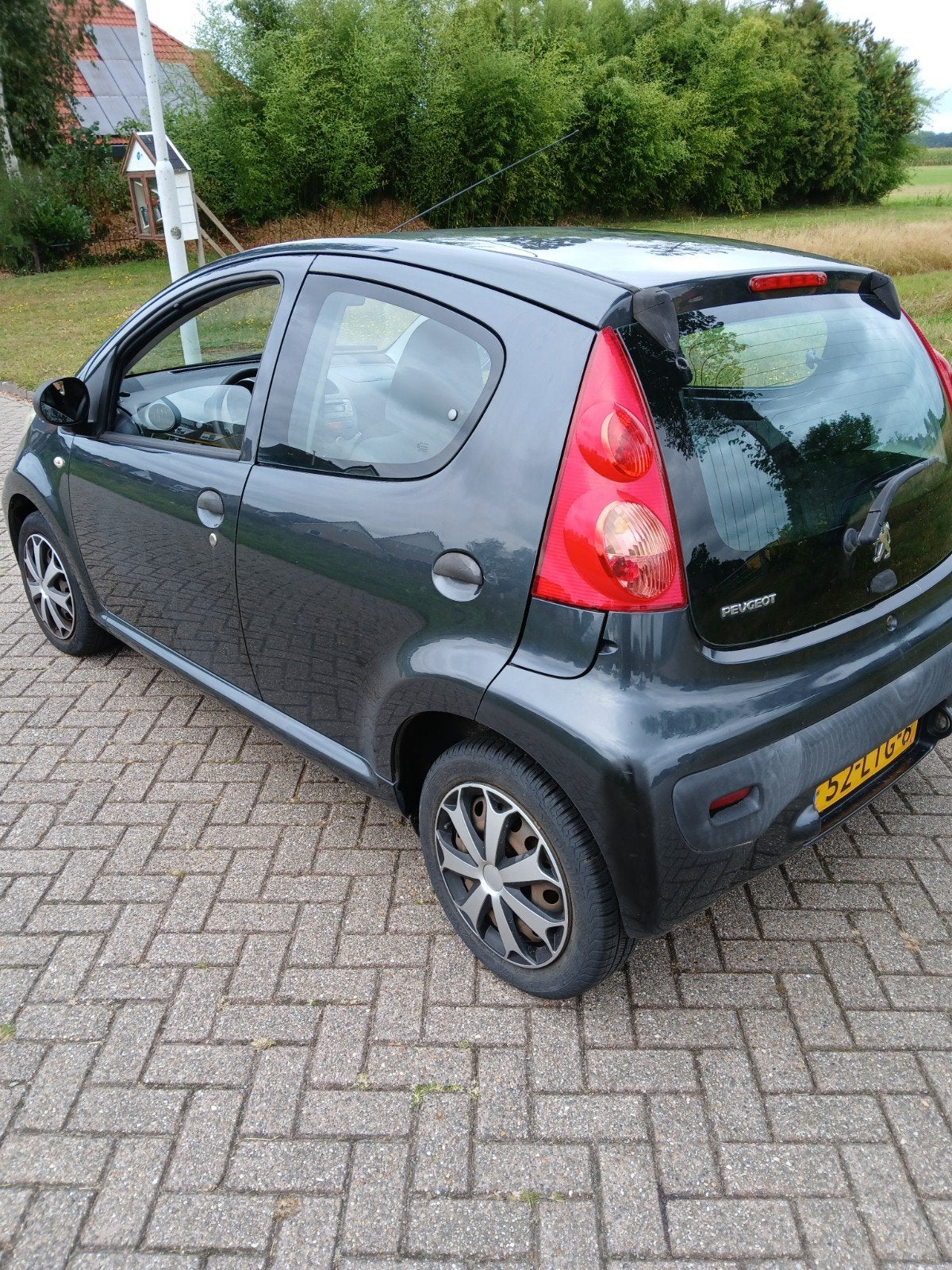 Peugeot 107 1.0 12V 5DR 2010 nwe apk, Voorwielaandrijving, Stof, 4 stoelen, Metallic lak