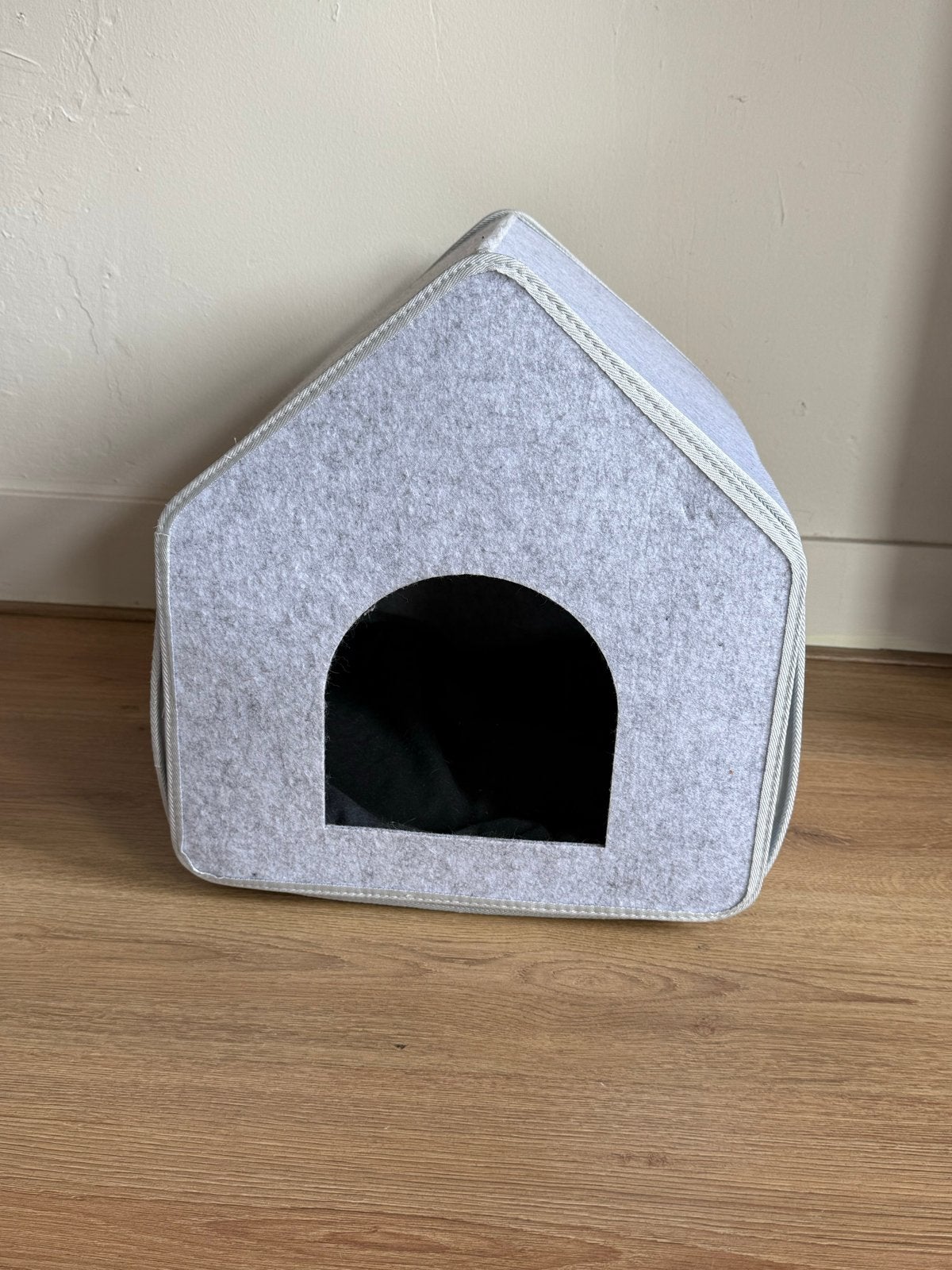 Dierenkussen huisje kattenmand, Dieren en Toebehoren, Ophalen of Verzenden, Zo goed als nieuw, Vilt