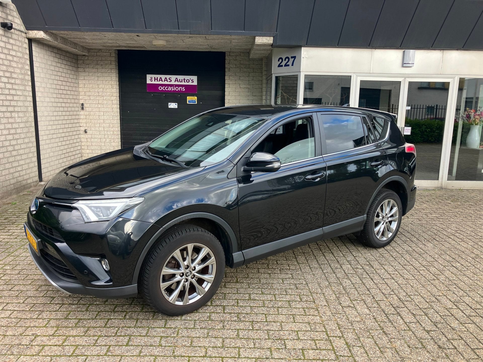Toyota RAV4 2.5 Hybrid Executive / LEDER / NL-AUTO / DEALER, Dealer onderhouden, Gebruikt, Zwart, Bedrijf