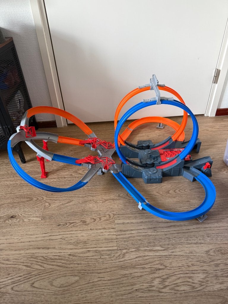 Hot wheels race baan. ZGAN elektrisch, Kinderen en Baby's, Speelgoed | Racebanen, Racebaan, Ophalen of Verzenden, Zo goed als nieuw