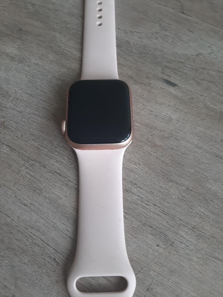 Apple watch, Sieraden, Tassen en Uiterlijk, Smartwatches, IOS, Ophalen of Verzenden, Zo goed als nieuw, Roze