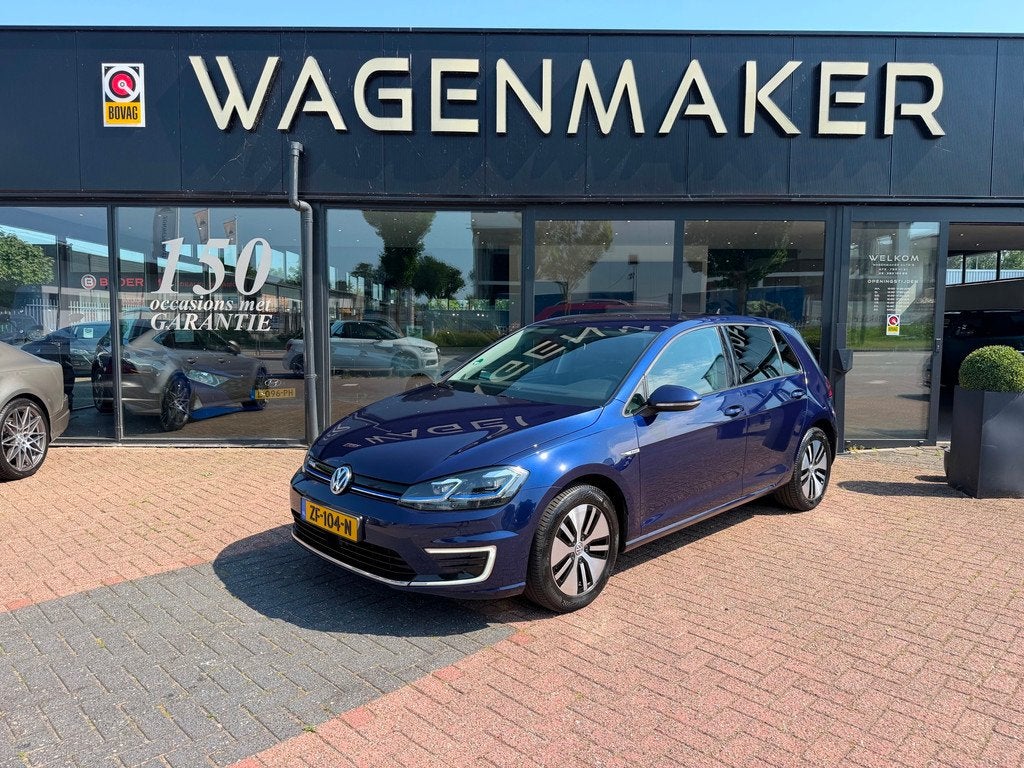 Volkswagen E-Golf E-Golf AUT|NAVI|Leder|CAM|ACC|SOH 87,05%, Auto's, 136 pk, Gebruikt, 35 kWh, Grijs