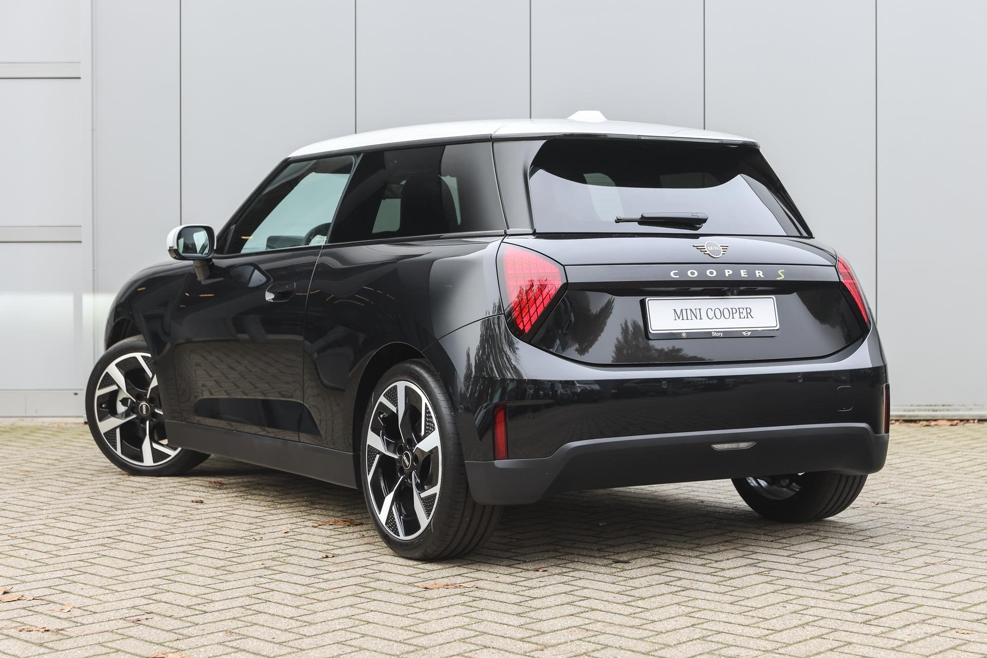 MINI Hatchback Cooper SE / Favoured Trim / Pakket M / 18 inc, Huisgarantie, Met garantie (alle), 4 stoelen, Leder