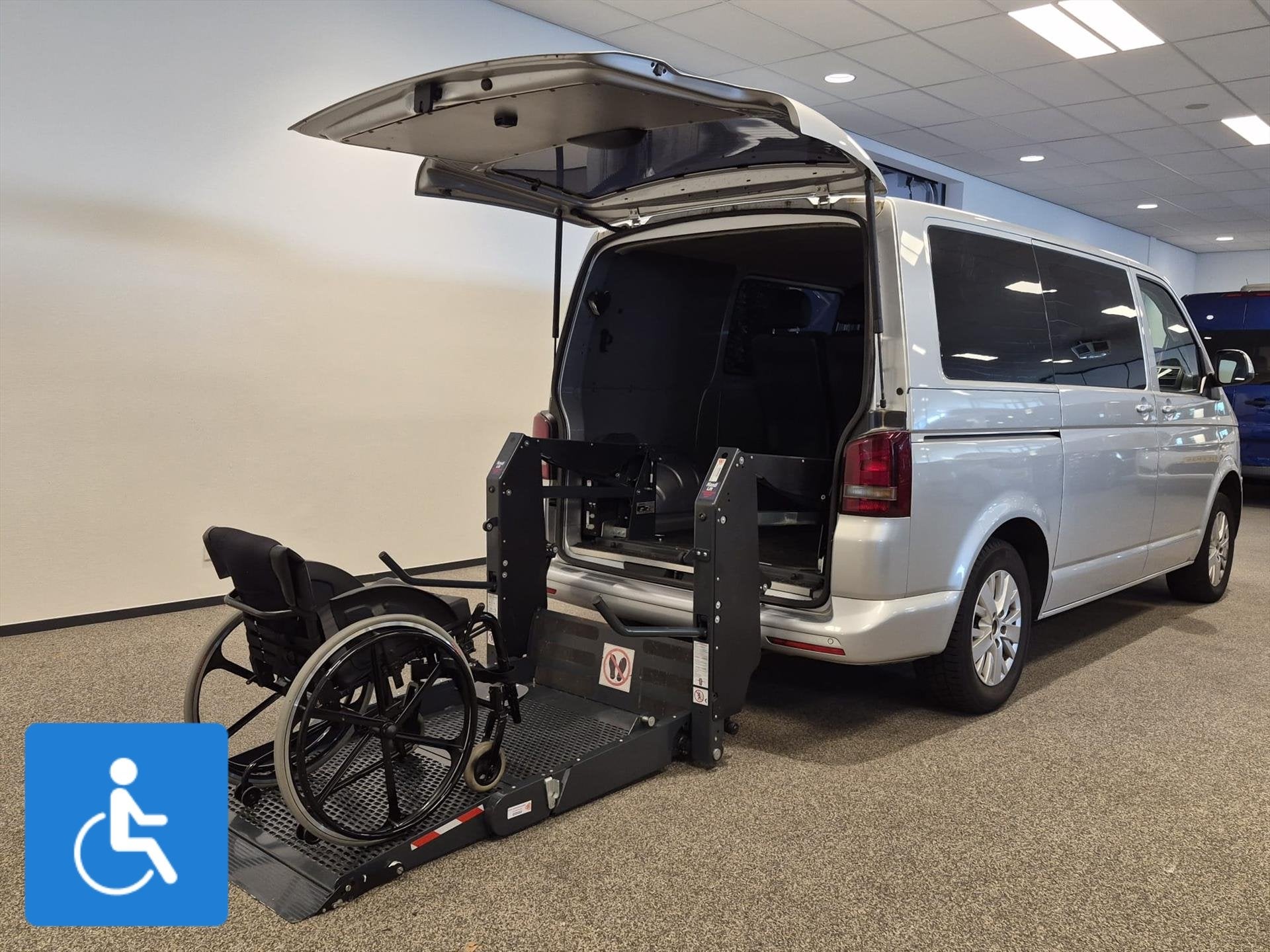 Volkswagen Transporter L1H1 Rolstoelbus 5+1, Stof, Gebruikt, 4 cilinders, Volkswagen