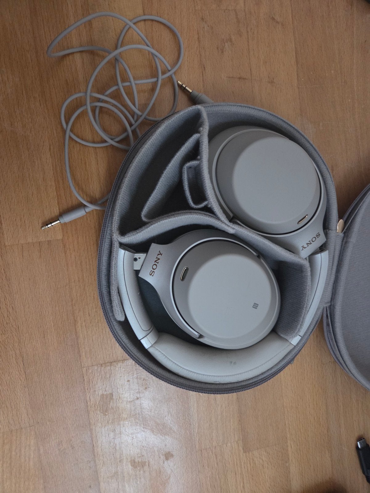 Sony koptelefoon - accu defect, werkt via AUX, Audio, Tv en Foto, Koptelefoons, Ophalen of Verzenden, Grijs, Draagtas/etui, Sony