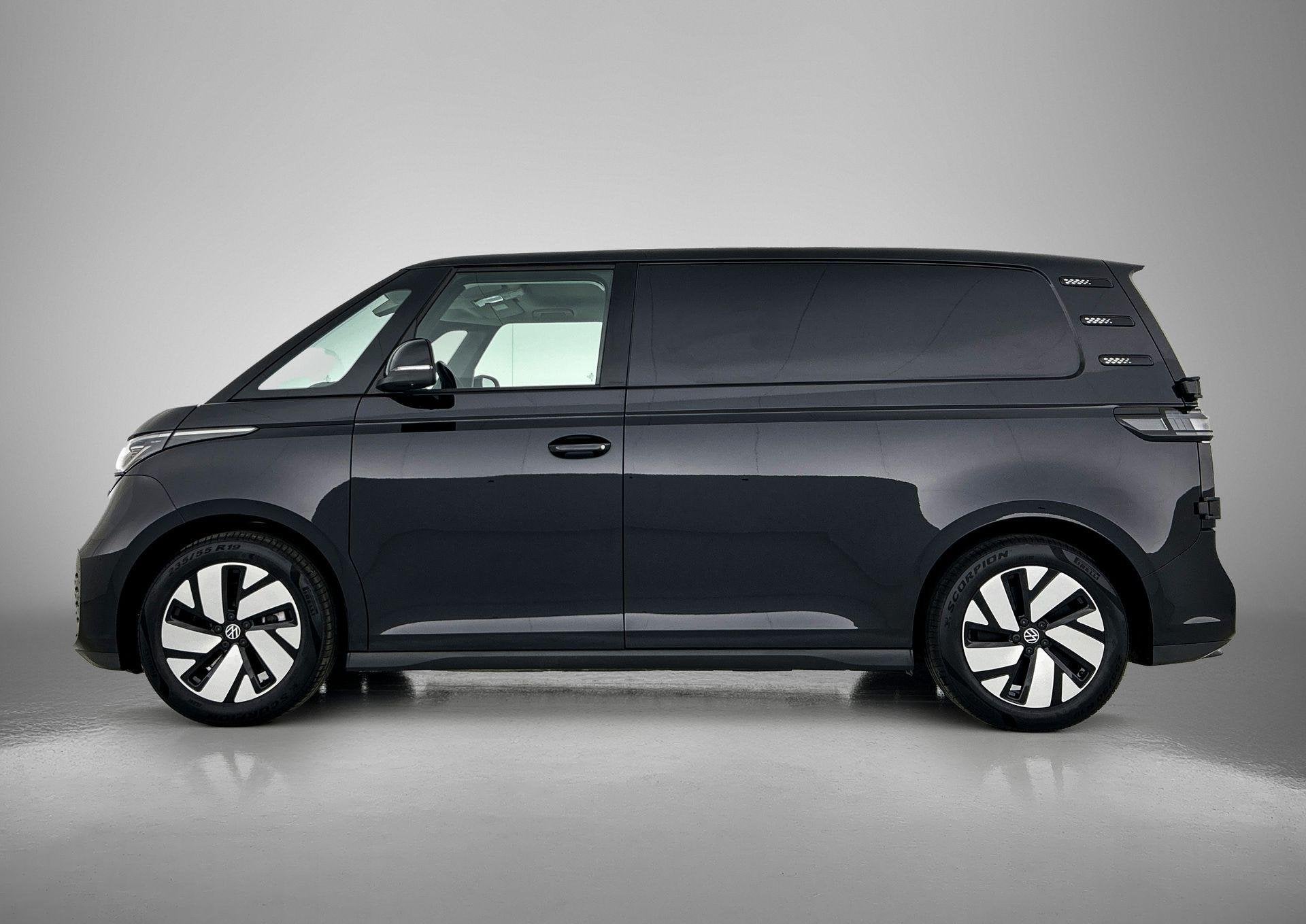 Volkswagen ID. Buzz Cargo 79 kWh 286 PK | Airco | Trekhaak |, Auto's, Automaat, 12 maanden, 459 km, Zwart