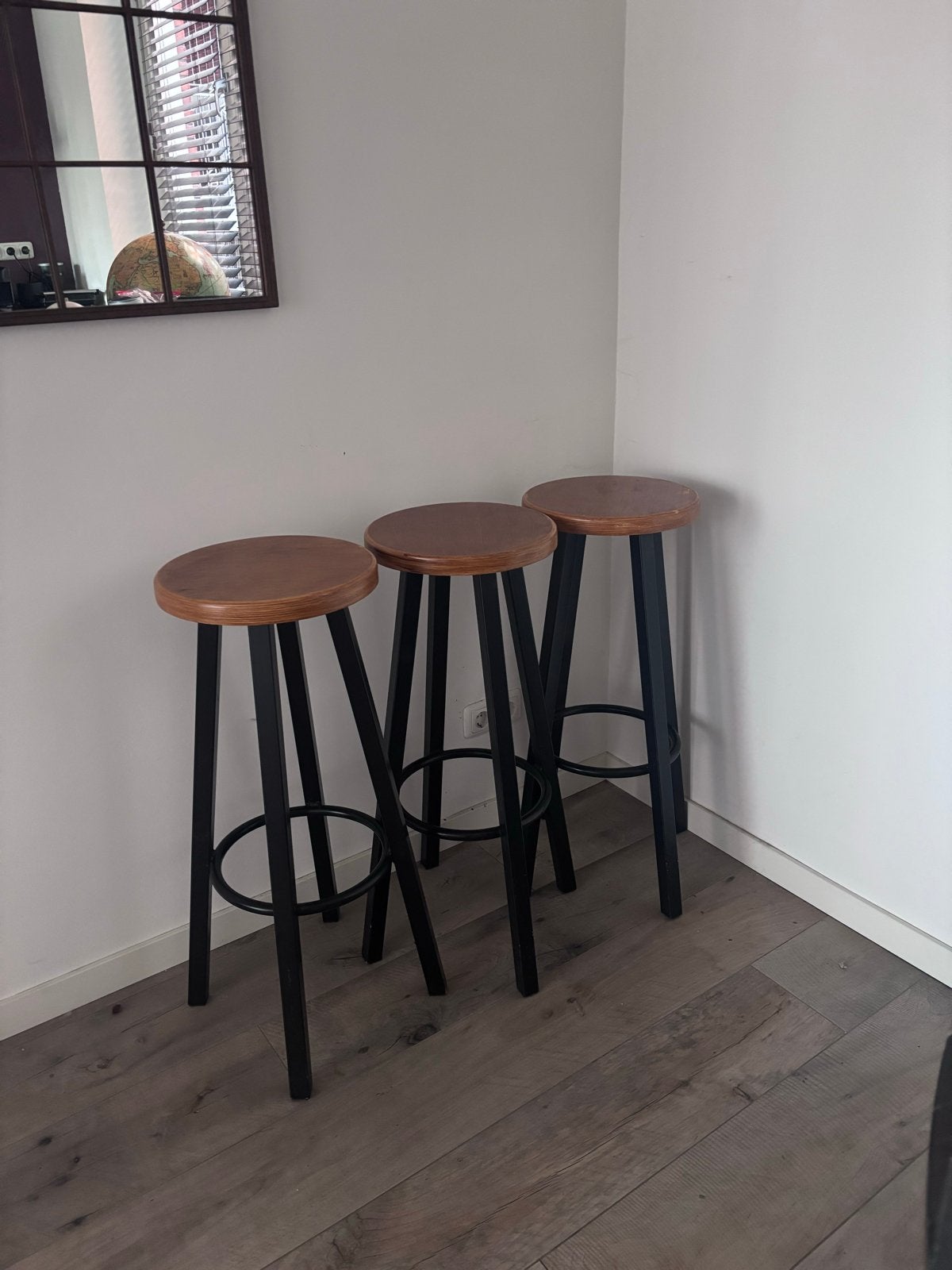 3 Robuuste barkrukken met metalen poten, Ophalen, Gebruikt, Met voetsteun, 60 tot 90 cm