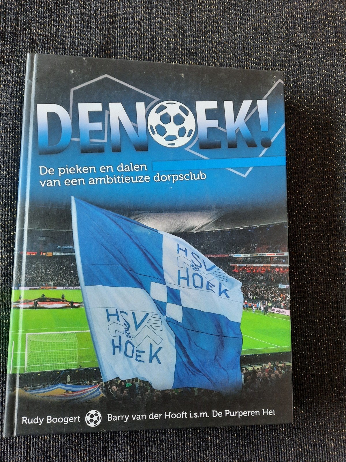 DEN HOEK! De pieken en dalen van een ambitieuze dorpsclub, Ophalen of Verzenden, Nieuw, Rudy Boogert, Barry van der Hooft, Balsport