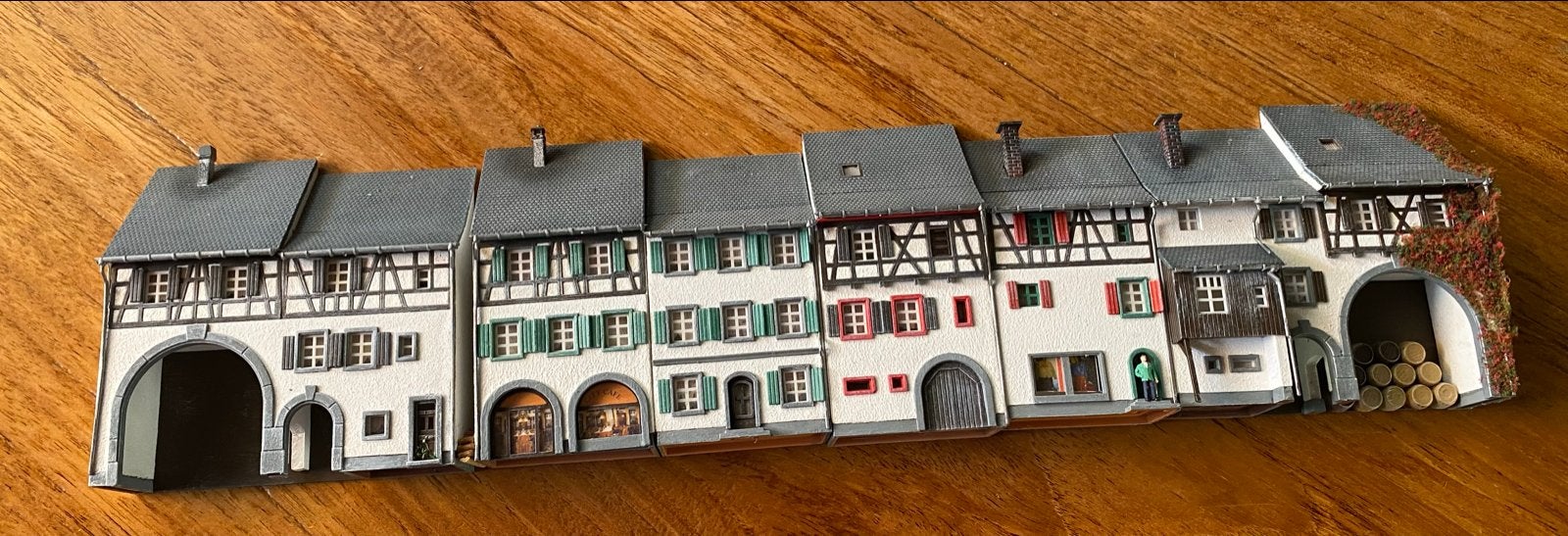 Faller 232174 Vakwerkhuizen Rij - N-schaal Modelbouw, Hobby en Vrije tijd, Modeltreinen | N-Spoor, Overige merken, Gelijkstroom of Wisselstroom